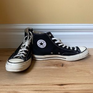 Hardly worn men’s converse high tops